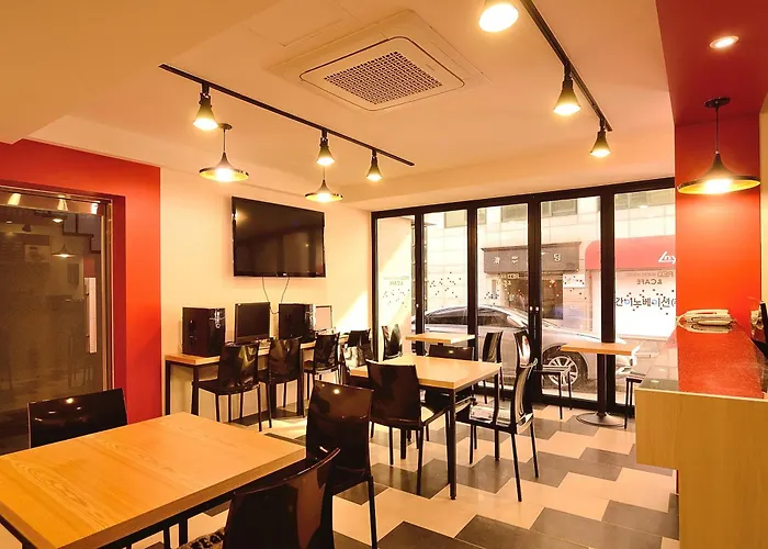 Red Guesthouse