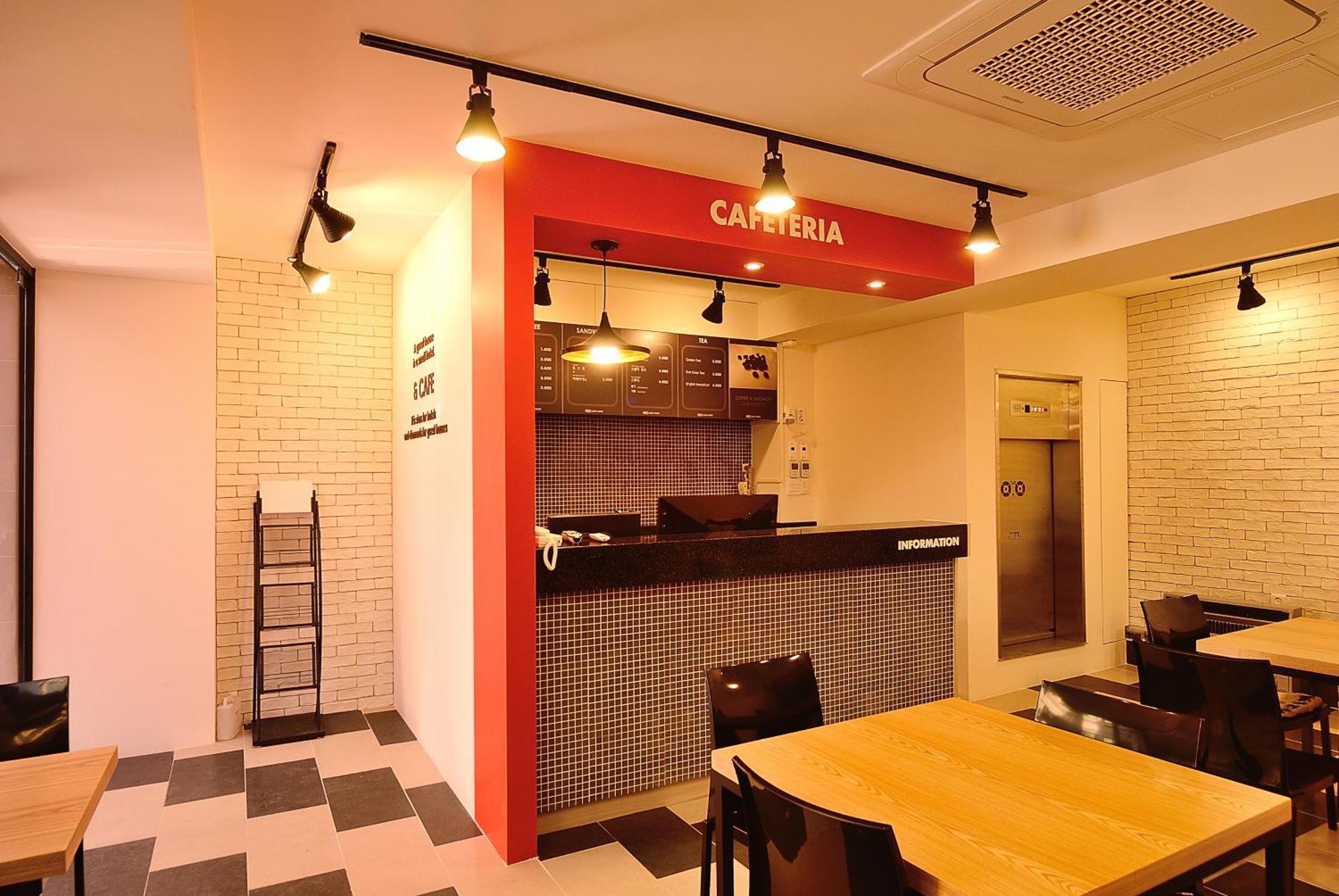 Rumah tetamu Red 2*